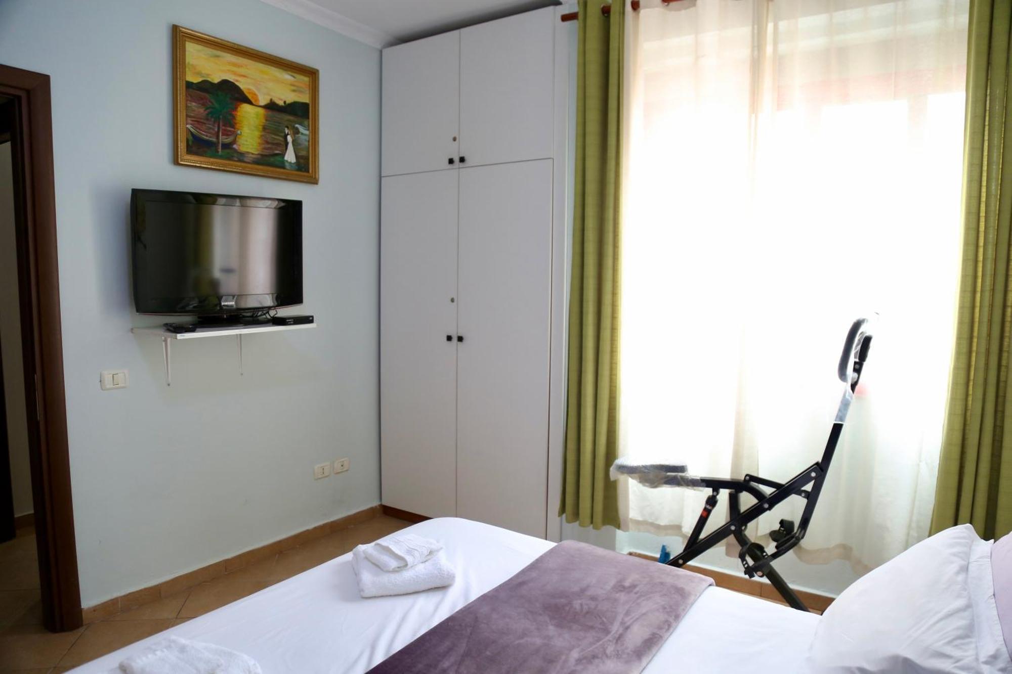 Stay At An Artist'S Place! Tirana Exterior foto